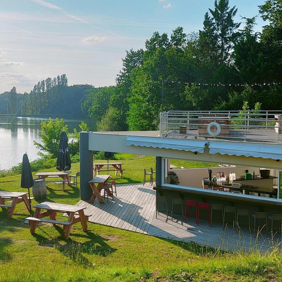 Hotel Restaurant La Dame Du Lac Монфланкен Екстер'єр фото